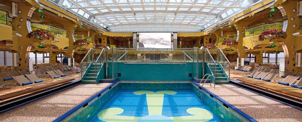 Costa Serena overdækket pool