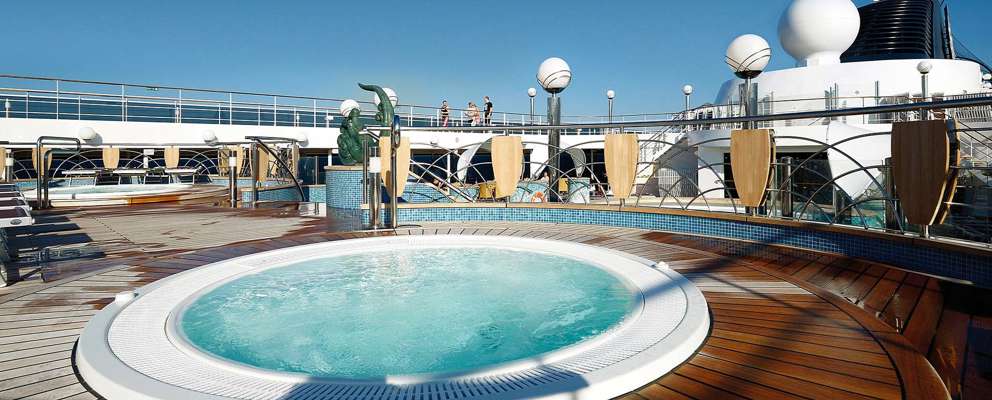 MSC Poesia Cayo pool