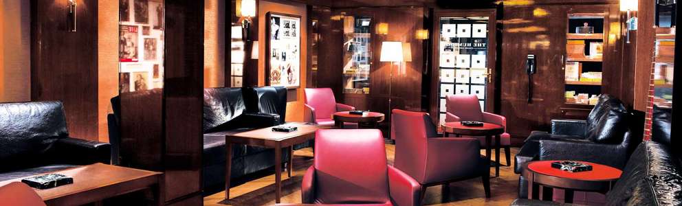 NCL Epic Cigar lounge