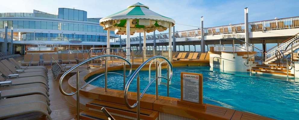 NCL Jade Pooldeck