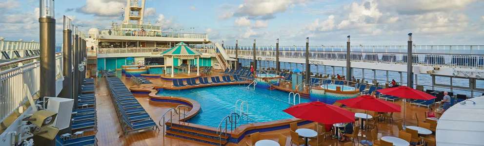 NCL Pearl Pooldæk