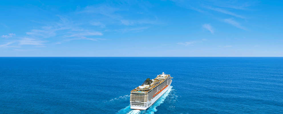 MSC Splendida på havet