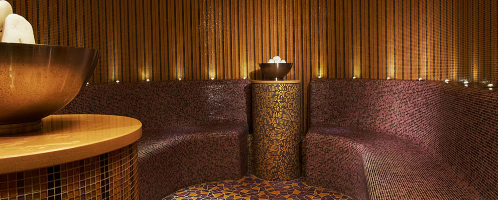 Cloud 9 Spa: Hydrotherapy Pool