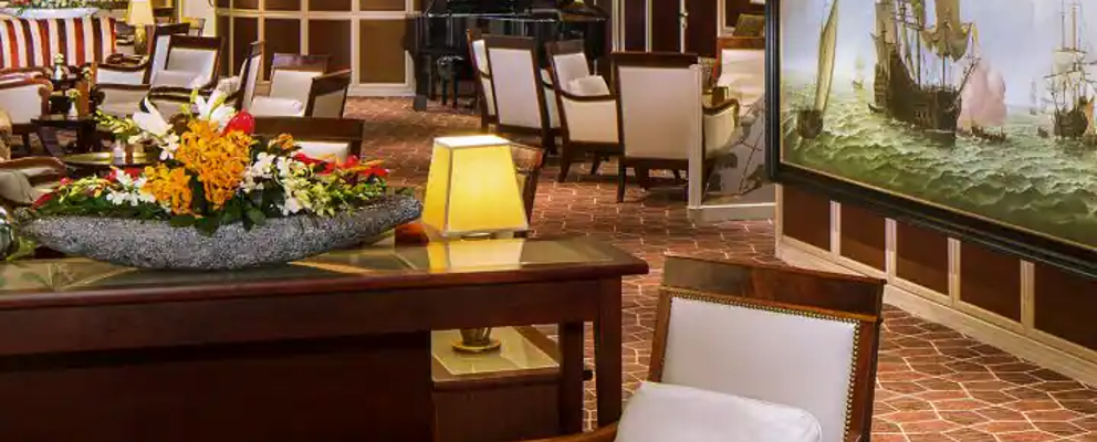 explorer-s-lounge