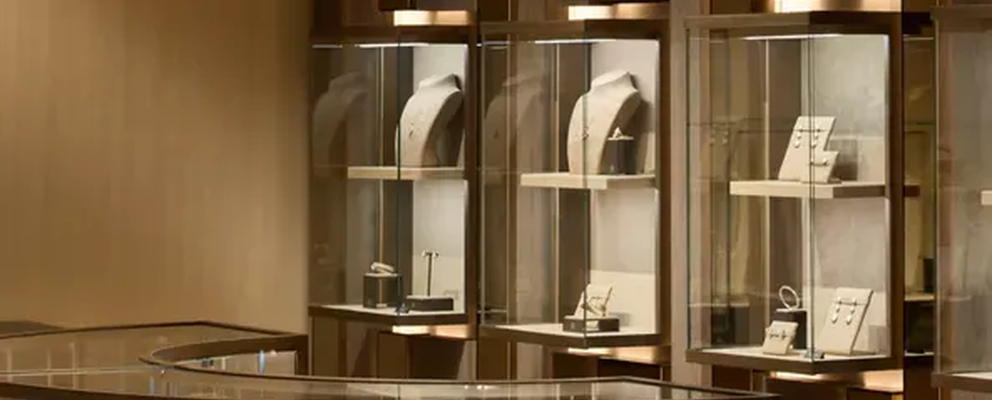 LUXURY-SHOPPING
